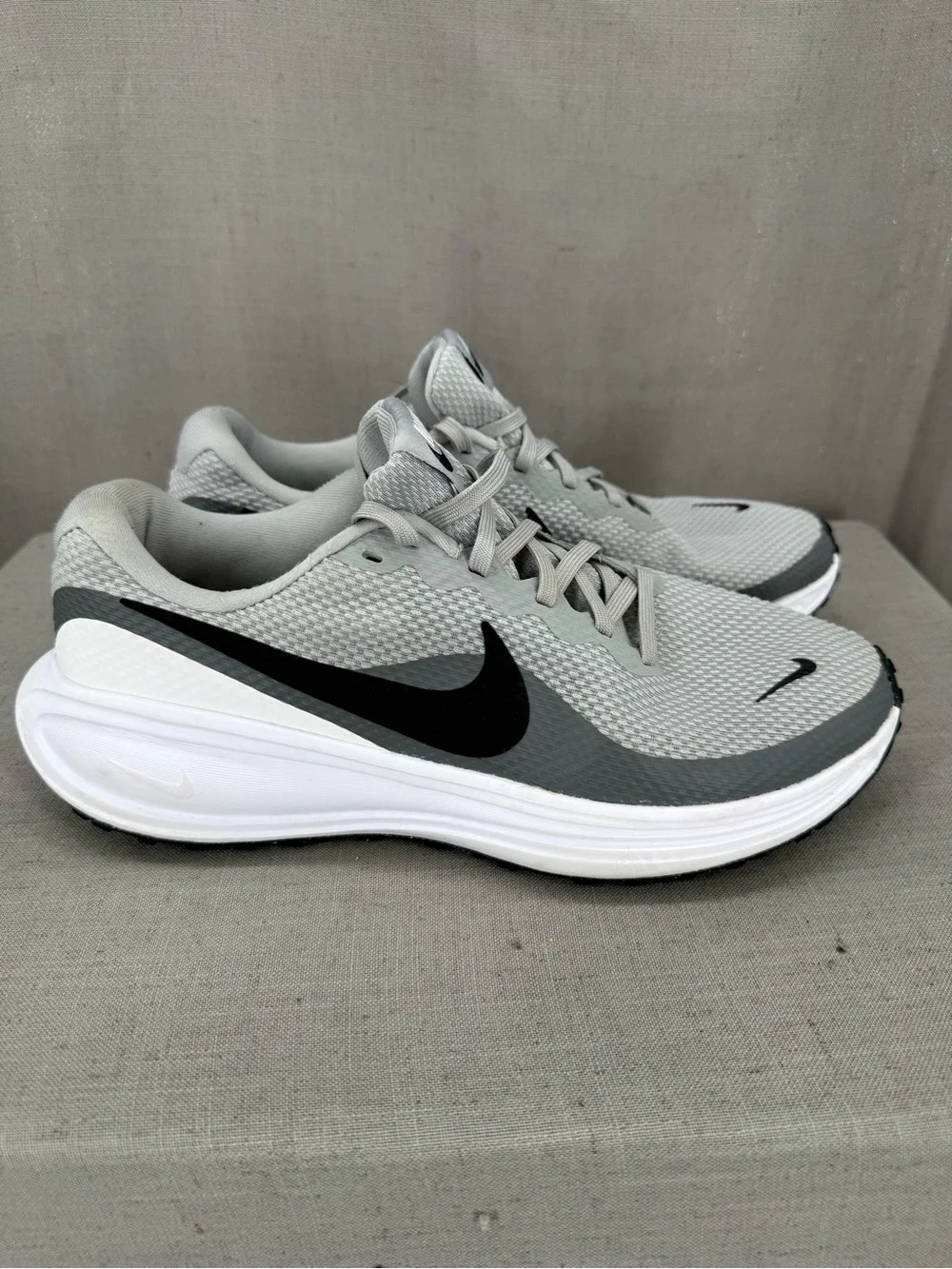 Nike Revolution 8 Men's Running Shoes Lt Smoke Grey/Black Sz 8.5